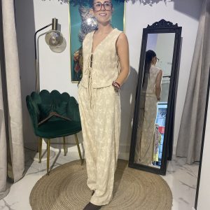 Conjunto chaleco bordado beige