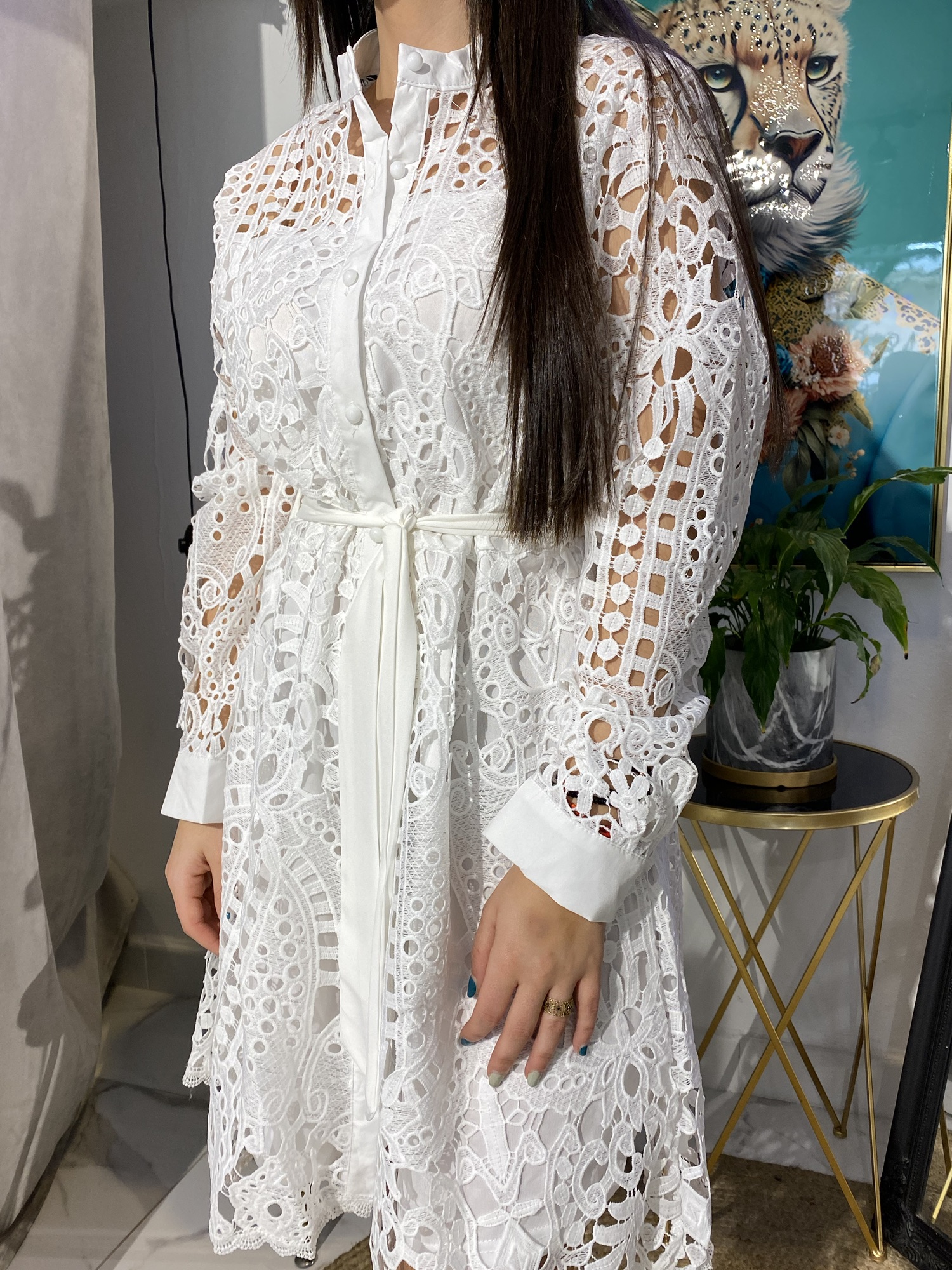 Vestido corto camisero calado cuello mao - Imagen 4