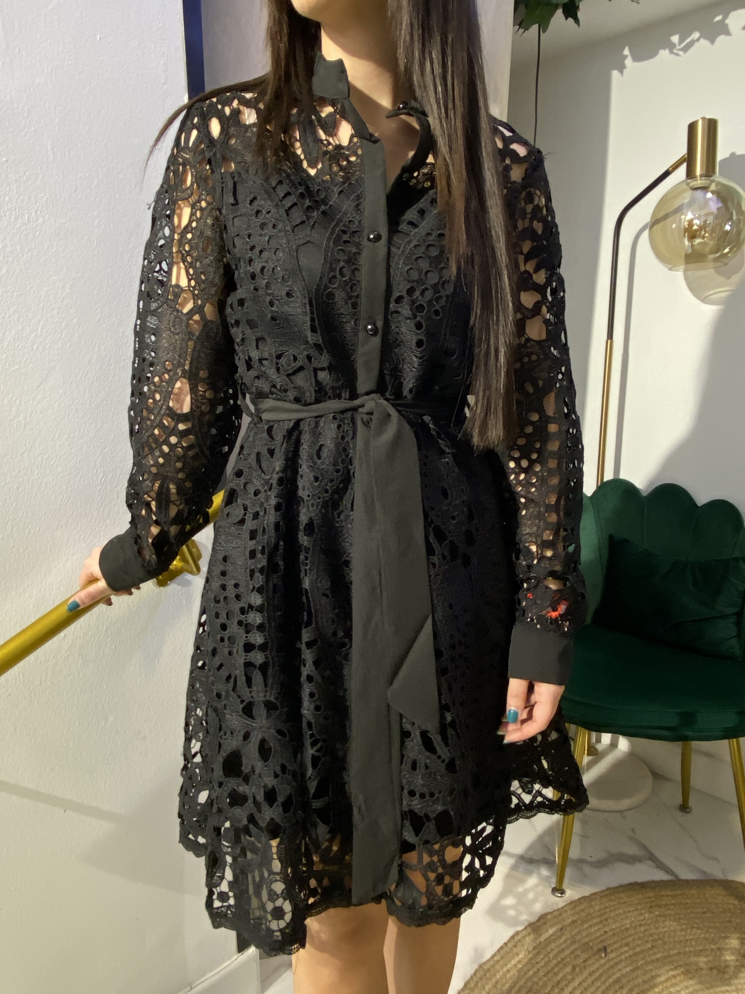 Vestido corto camisero calado cuello mao - Imagen 8