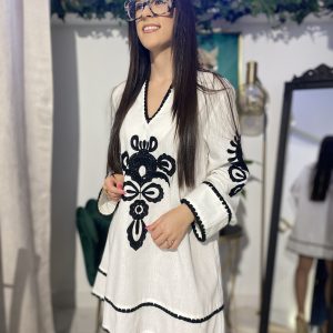 Vestido blanco lino manga con bordado étnico delantero