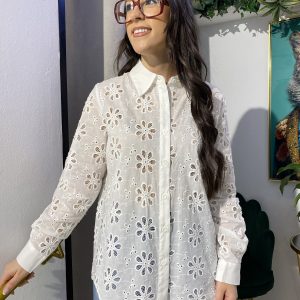 Camisa attentif larga blanca bordados