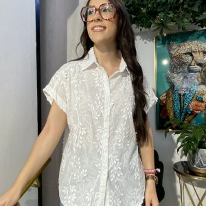 Camisa bordada hojas media manga