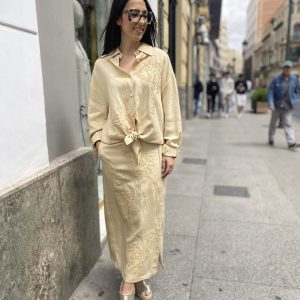 Conjunto falda midi bordado rafia beige